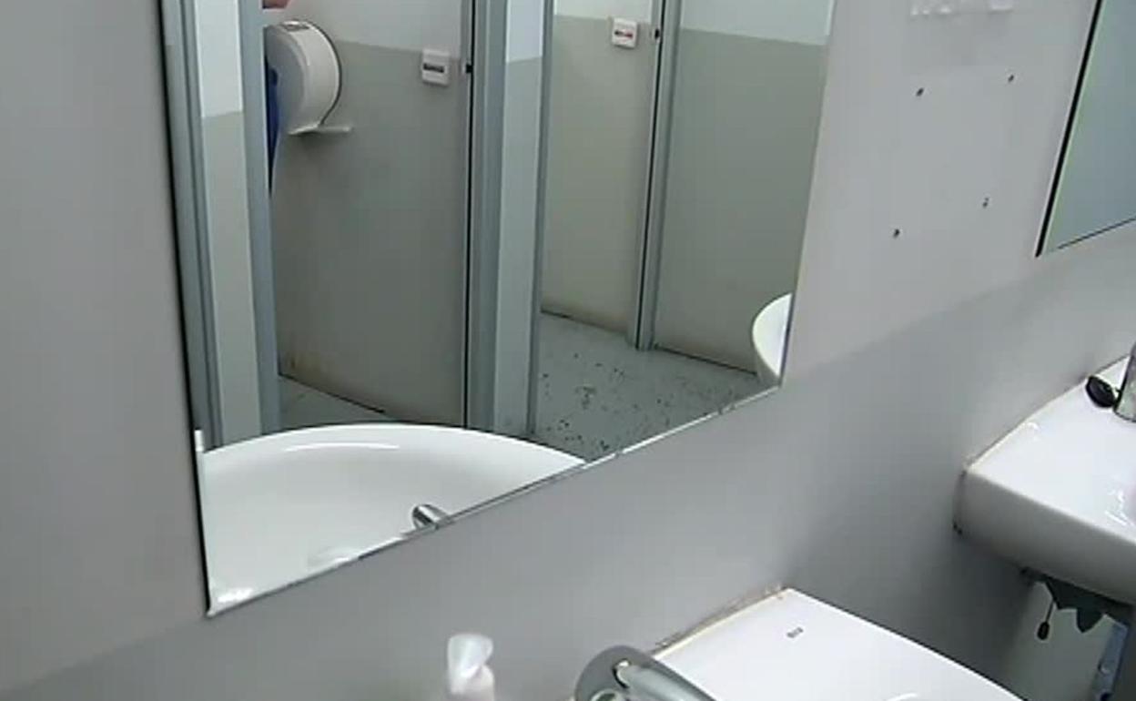 Sucesos | Cámaras ocultas en ambientadores de baños públicos: así grabó a 100.000 mujeres 'voyeur' de Málaga | Diario Sur